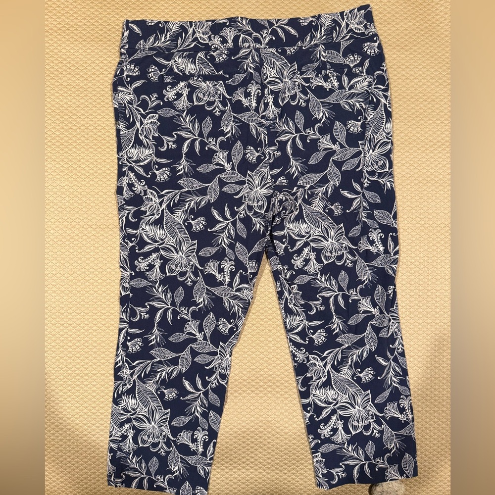 EUC-Rafaella  - Navy and White Floral Stretch Capris